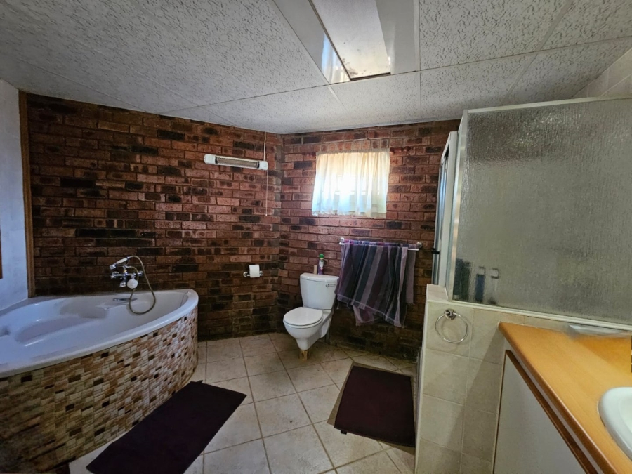  Bedroom Property for Sale in Bainsvlei Free State